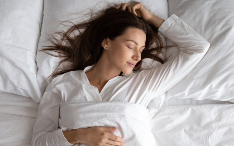 Benefits of sleeping flat on your back